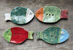 Cztery ceramiczne kolorowe rybki
